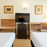 Hotel Ilunion Romareda 4*
