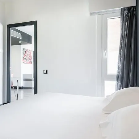 Hotel Ilunion Romareda 4*