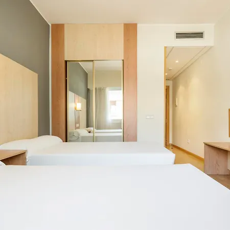 Ilunion Romareda Otel 4*