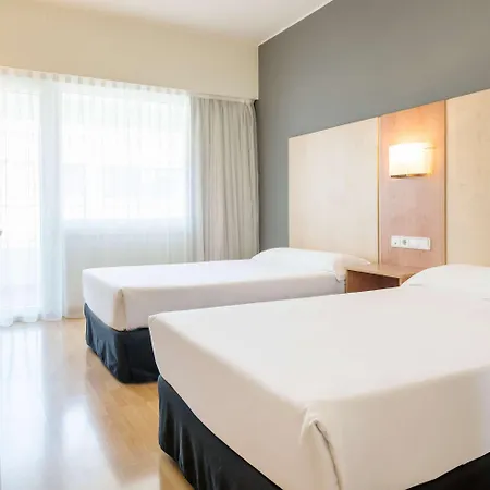 Hotel Ilunion Romareda 4*