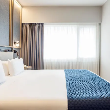 Hotel Ilunion Romareda 4*