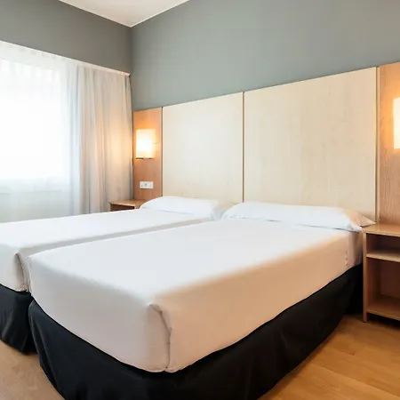 Szálloda Ilunion Romareda 4*
