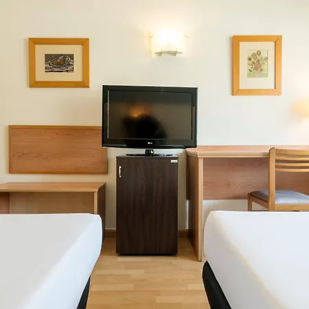 Szálloda Ilunion Romareda 4*