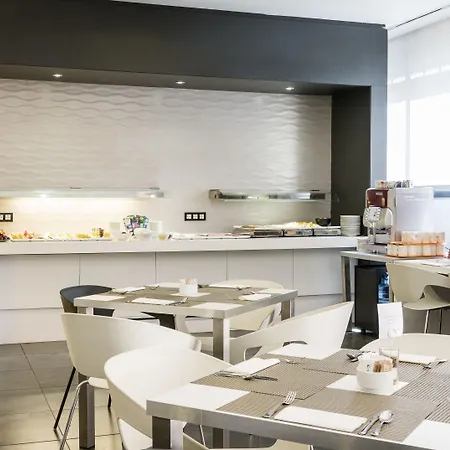 Otel Ilunion Romareda