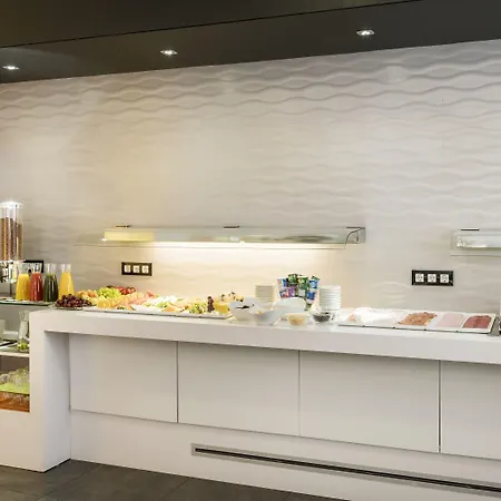 Otel Ilunion Romareda 4*