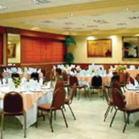 Hotel Ilunion Romareda 4*