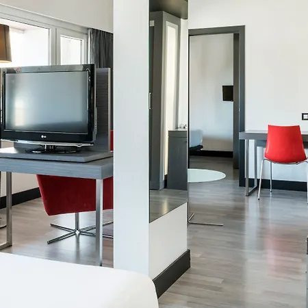Hotel Ilunion Romareda 4*