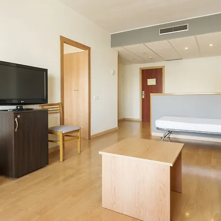 Otel Ilunion Romareda 4*