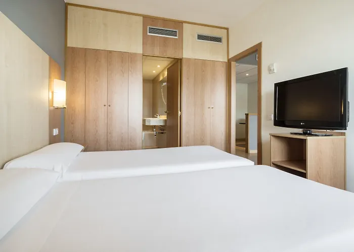 Hotel Ilunion Romareda 4*