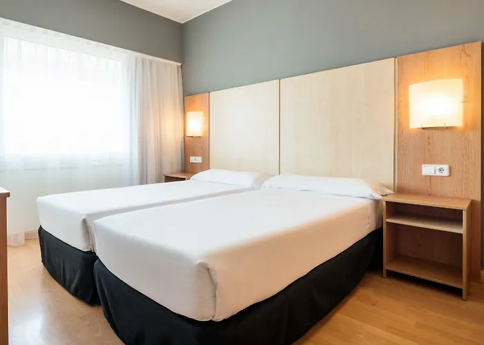 Hotel Ilunion Romareda 4*