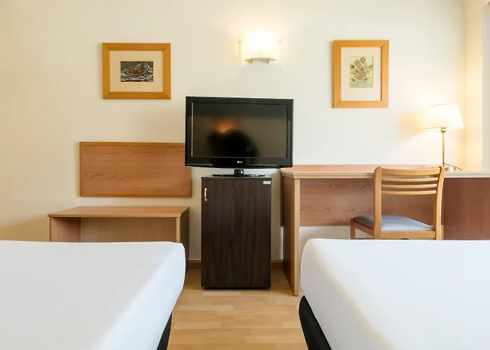 Hotel Ilunion Romareda 4*