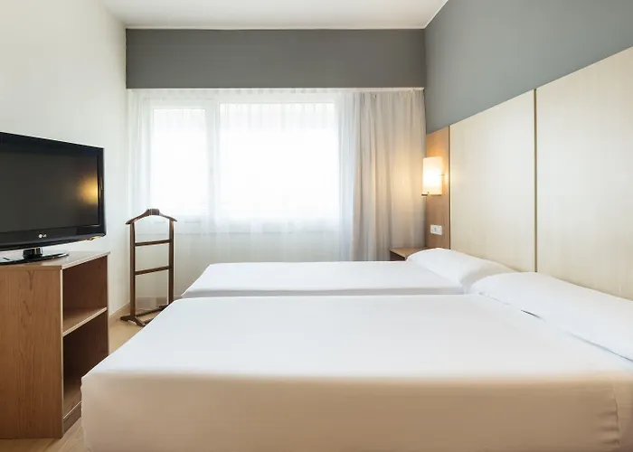 ホテル Ilunion Romareda サラゴサ