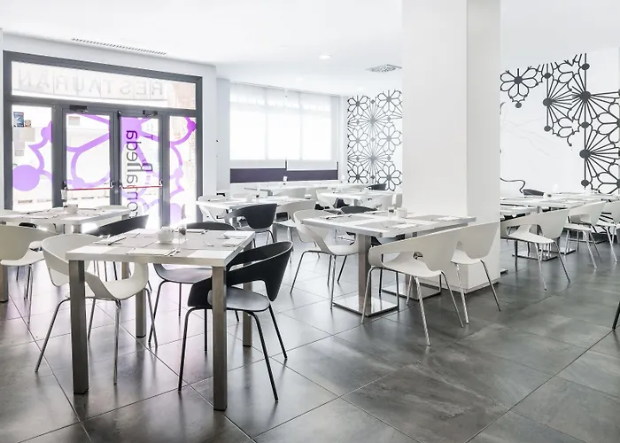 Ilunion Romareda ホテル サラゴサ