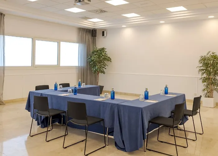 Ilunion Romareda ホテル