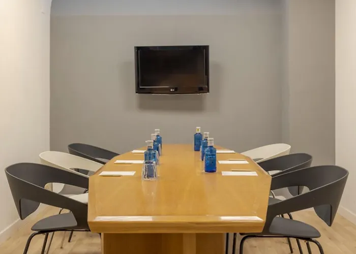 ホテル Ilunion Romareda 4*